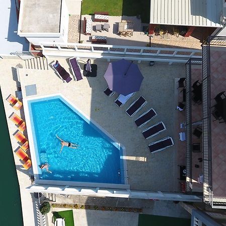 הרצג-נובי Apartments Riverside מראה חיצוני תמונה